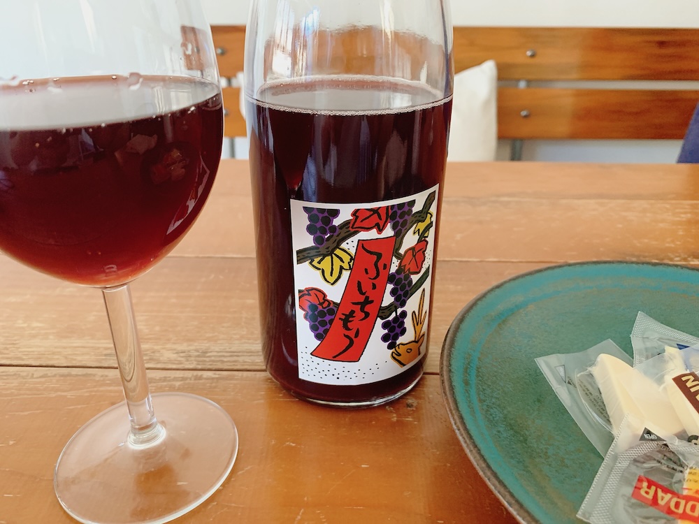 【ワイン】山梨市牧丘町の自然派スパークリング『ふいちもう』は潮風によく合う。