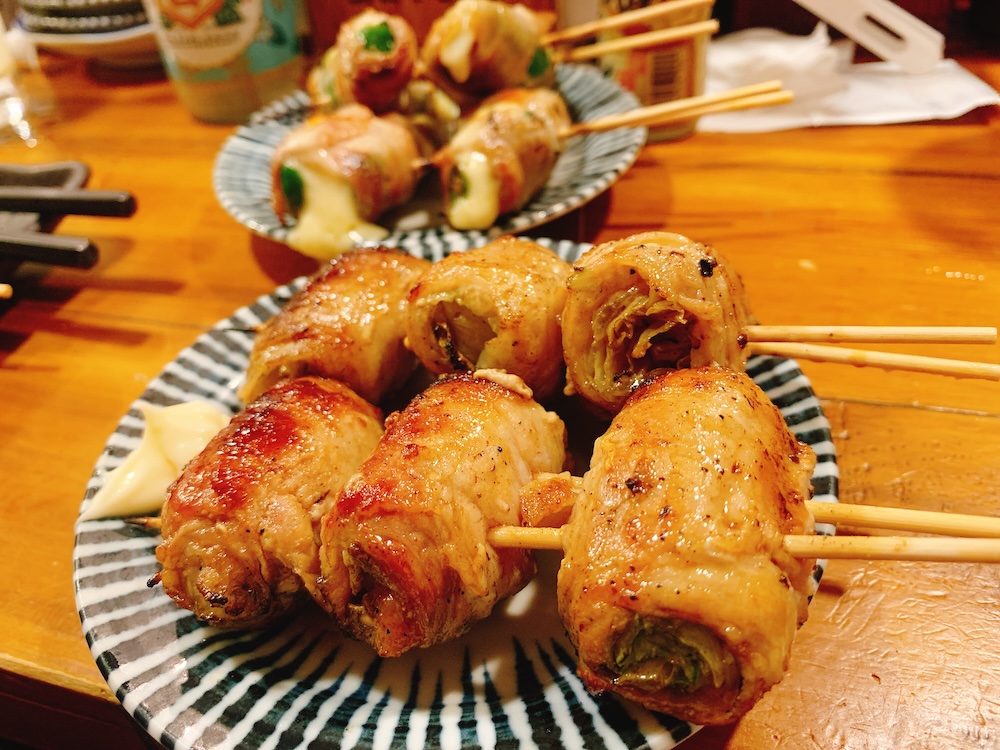 【板橋駅・滝野川】焼きとんの名店『赤尾』で、シャリッポン片手にアカオの話
