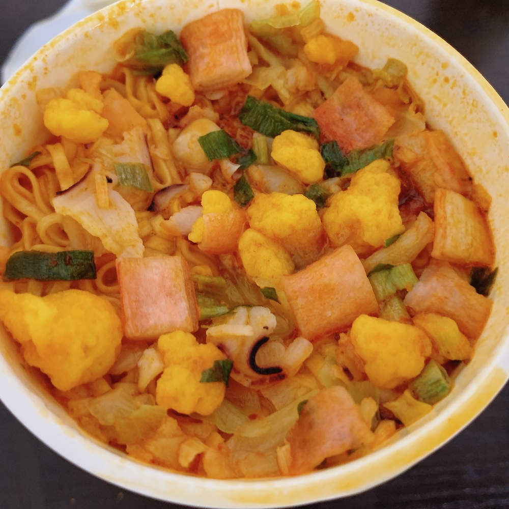 【カップ麺】日清シーフードヌードルコラボ3種、食べながら恋バナ。