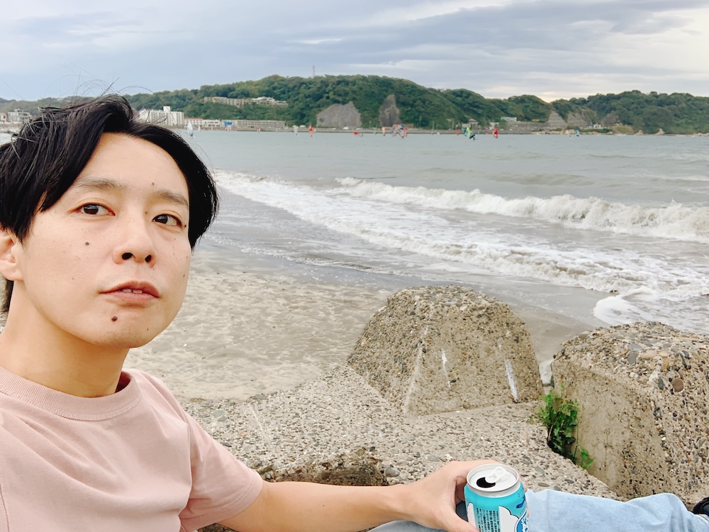 【街歩き】ビール片手にROUTE134と逗子海岸散歩。海を眺めて短歌を詠んだ話