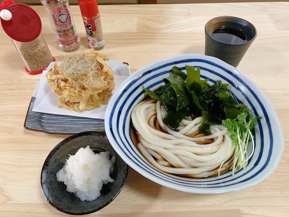 【逗子・小坪漁港】実家みたいで癒される『小坪うどん』でぶっかけとしらすかき揚げ食べた話