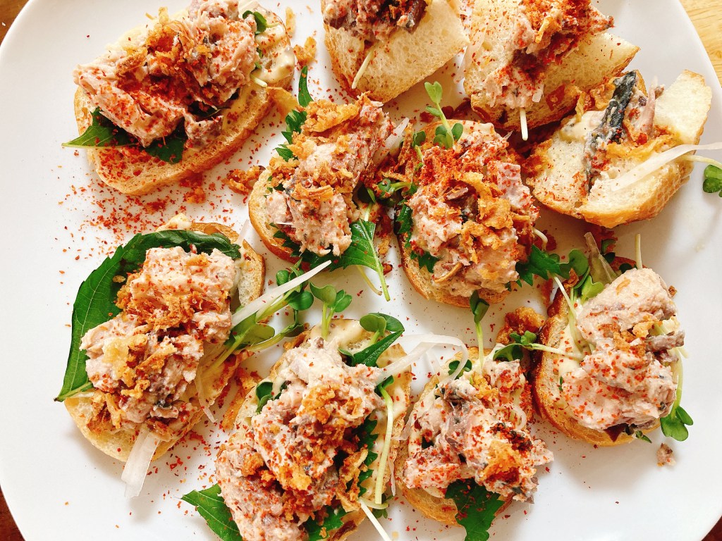 【晩酌研究】サバ缶で作る簡単レシピ『トルコ鯖サンド風ブルスケッタ』